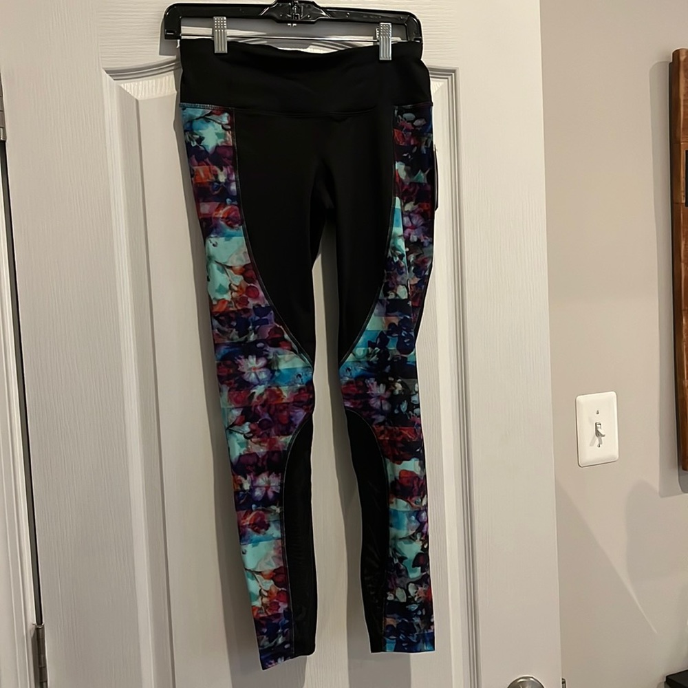 *NWT* Athleta leggings size small